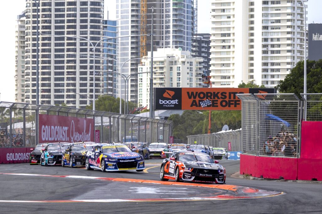 Rash Besar di Gold Coast 500 2025: Drama & Kekacauan Balap